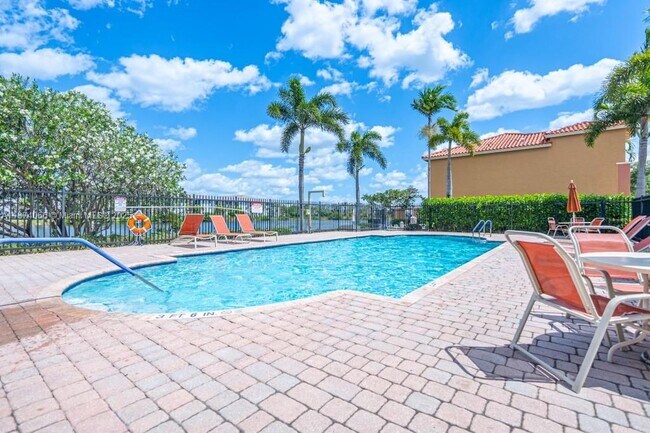 784 SW 106th Ave in Pembroke Pines, FL - Building Photo - Building Photo
