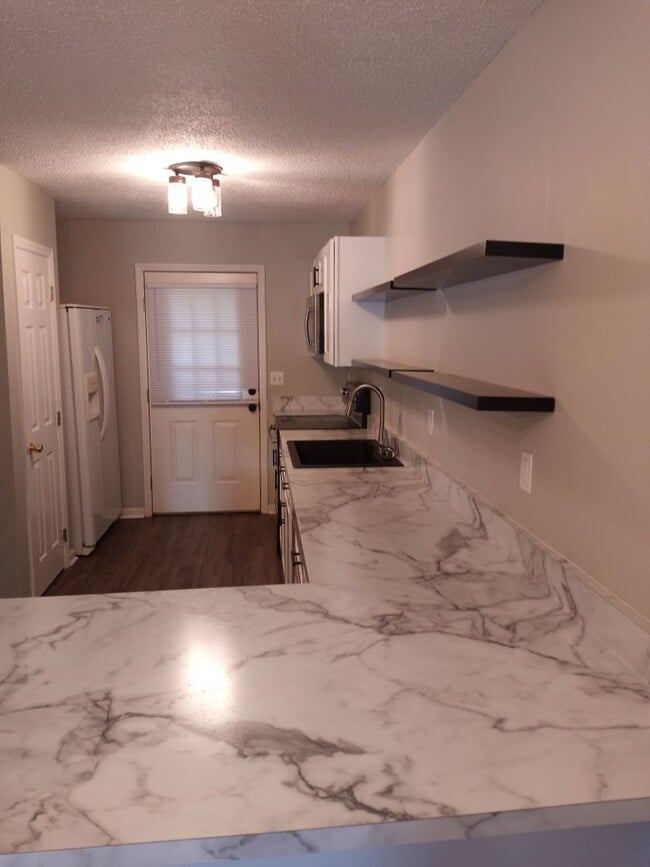 property at 1700 Lone Oak Rd
