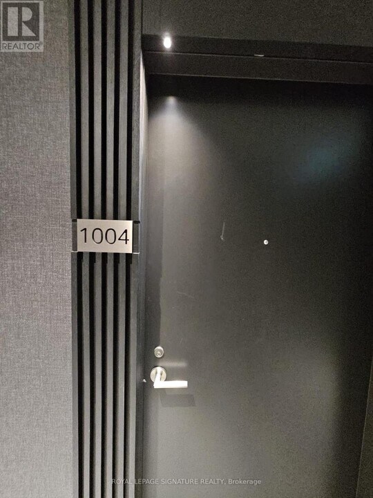 110 Broadway Ave in Toronto, ON - Building Photo