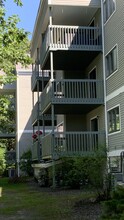 30 Ledgewood Hills Dr, Unit 206 in Nashua, NH - Building Photo - Building Photo