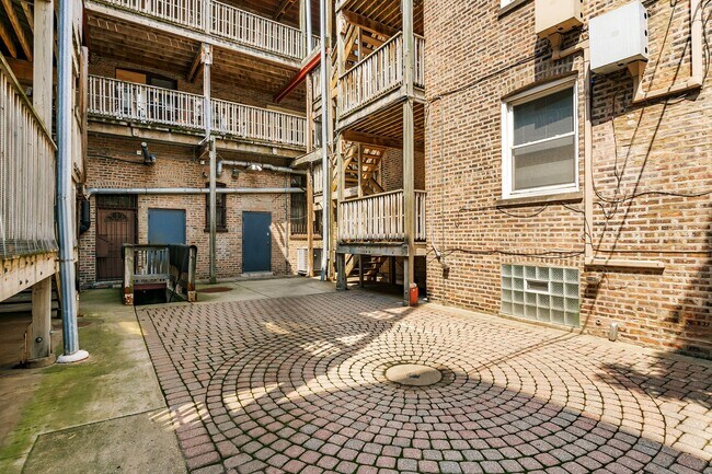 459 W Roslyn Pl in Chicago, IL - Building Photo - Building Photo