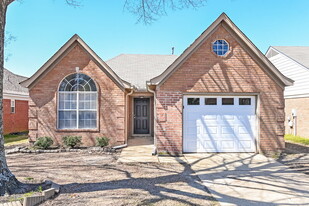 7631 Tally Ho Dr E in Olive Branch, MS - Building Photo