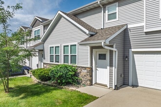 Ledgestone Townhomes in Ankeny, IA - Foto de edificio - Building Photo