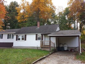 28 Johnson St in Milford, NH - Building Photo