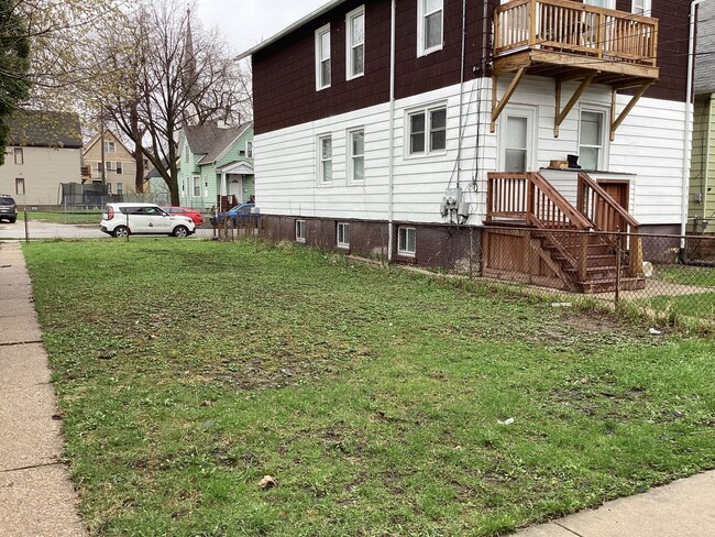 property at 1404 W Madison St