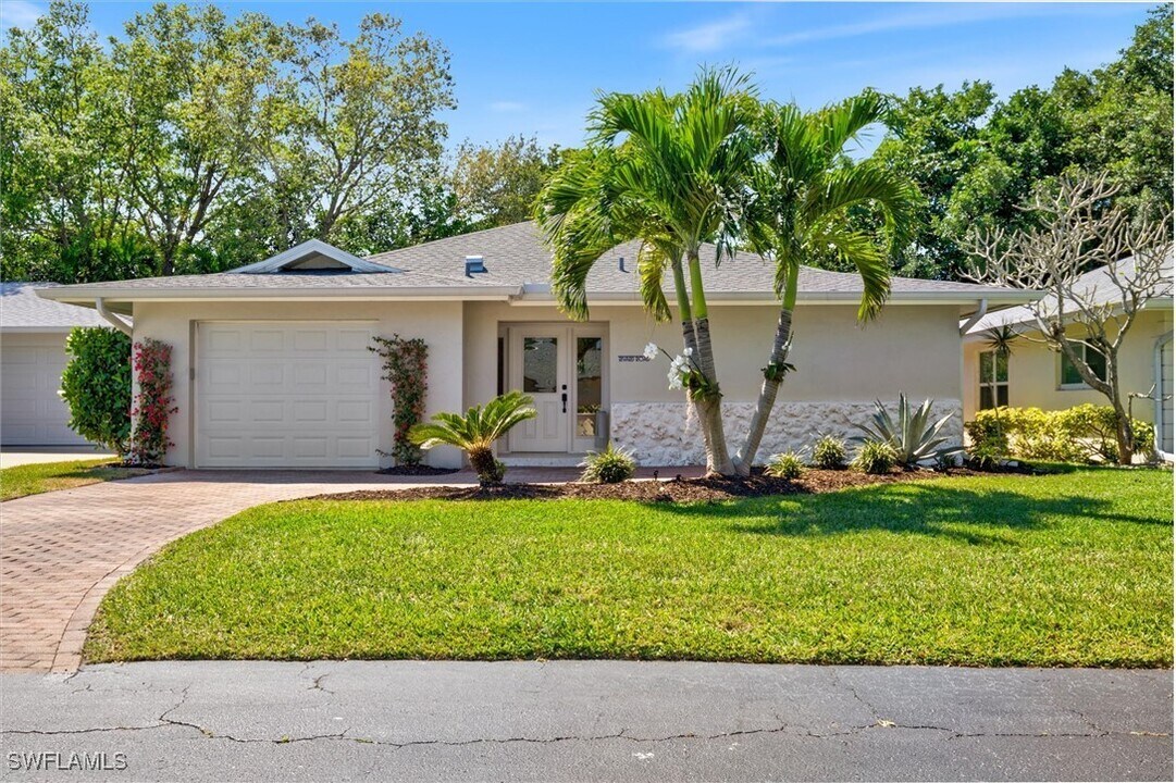 7 Rivard Rd in Naples, FL - Building Photo