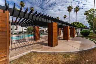 MadEry Apartments in Tempe, AZ - Foto de edificio - Building Photo