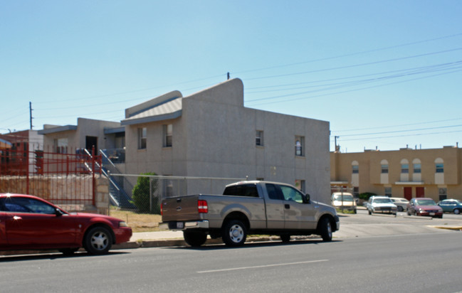 630 S Kansas St in El Paso, TX - Foto de edificio - Building Photo