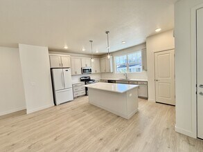 4883 Coulter Ct in Highland, UT - Building Photo - Building Photo