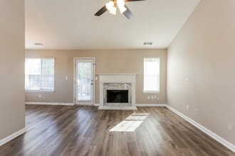 214 Stallion Trail in Riverdale, GA - Building Photo - Building Photo