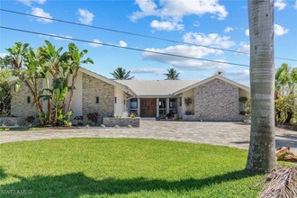 252 Bayshore Dr in Cape Coral, FL - Building Photo - Building Photo