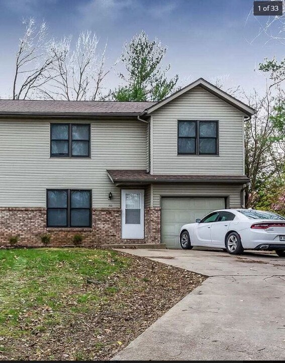 150 E Kennedy Ct in Bloomington, IN - Foto de edificio