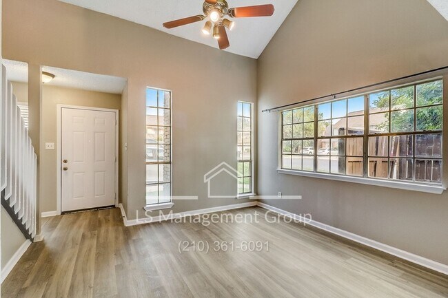 7523 Oak Chase in San Antonio, TX - Building Photo - Building Photo