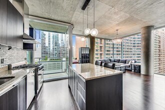 600 N Fairbanks Ct in Chicago, IL - Building Photo - Building Photo