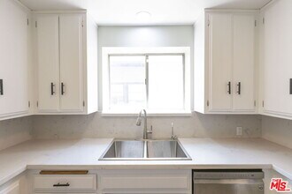 2547 Canyon Dr in Los Angeles, CA - Building Photo - Building Photo