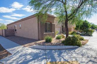 2215 W Night Air Ln in Tucson, AZ - Building Photo - Building Photo