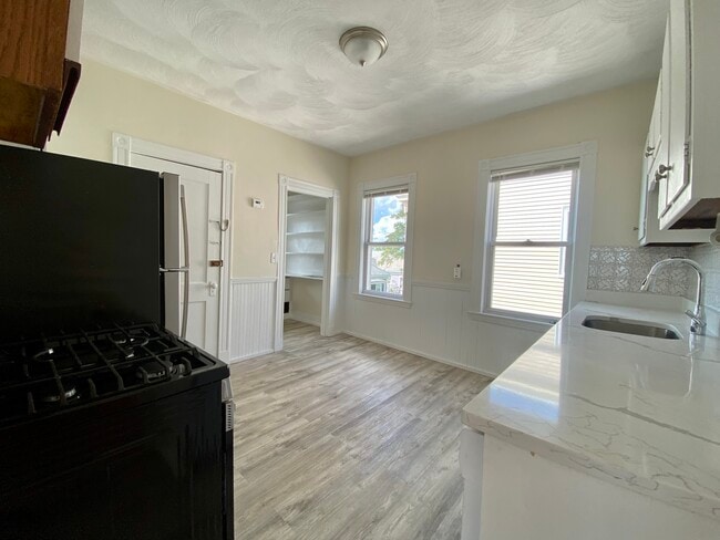 10 Belknap St, Unit 3 in Somerville, MA - Foto de edificio - Building Photo