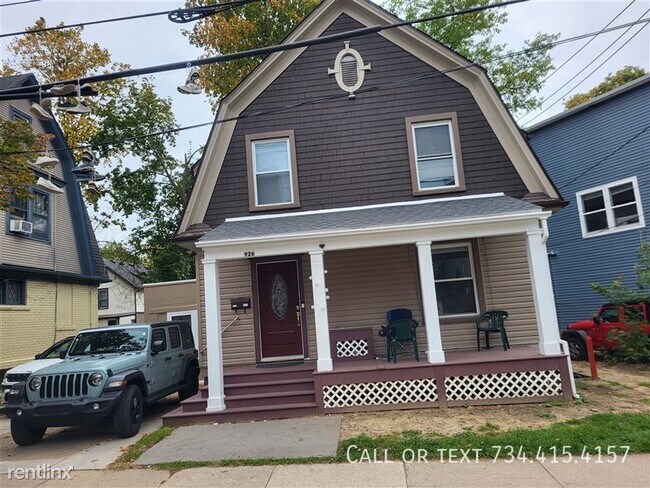 926 Greenwood Ave in Ann Arbor, MI - Building Photo - Building Photo
