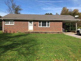 1000 Walnut St in Murray, KY - Building Photo