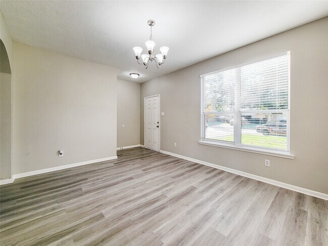 3926 W Lindbergh Ct in Baytown, TX - Building Photo - Building Photo