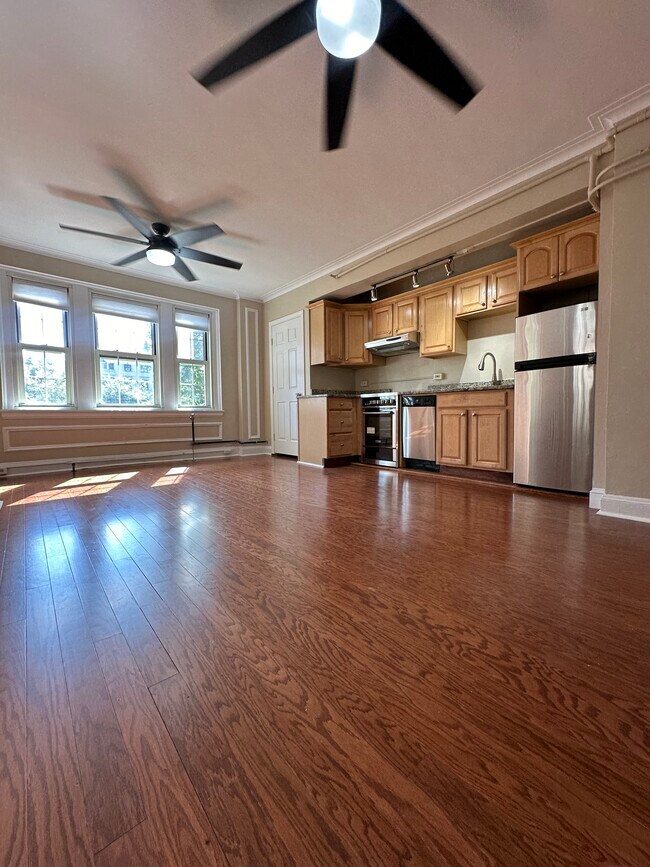 1476 Beacon St, Unit 2 in Brookline, MA - Foto de edificio - Building Photo
