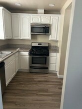 Yorktown Apartments in Huntington Beach, CA - Building Photo - Building Photo