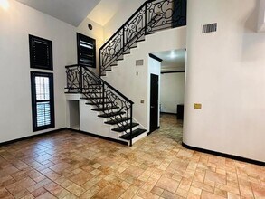 109 E Del Mar Blvd in Laredo, TX - Building Photo - Building Photo
