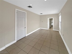 1981 Sagebrush Cir in Naples, FL - Foto de edificio - Building Photo