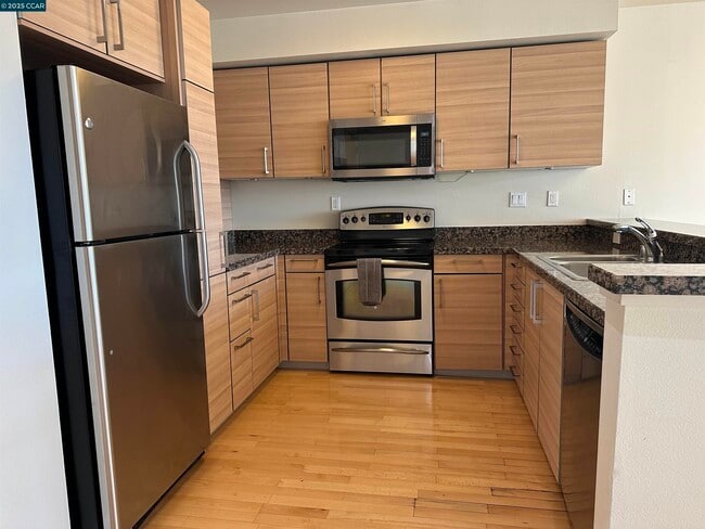 329 Bay St in San Francisco, CA - Building Photo - Building Photo