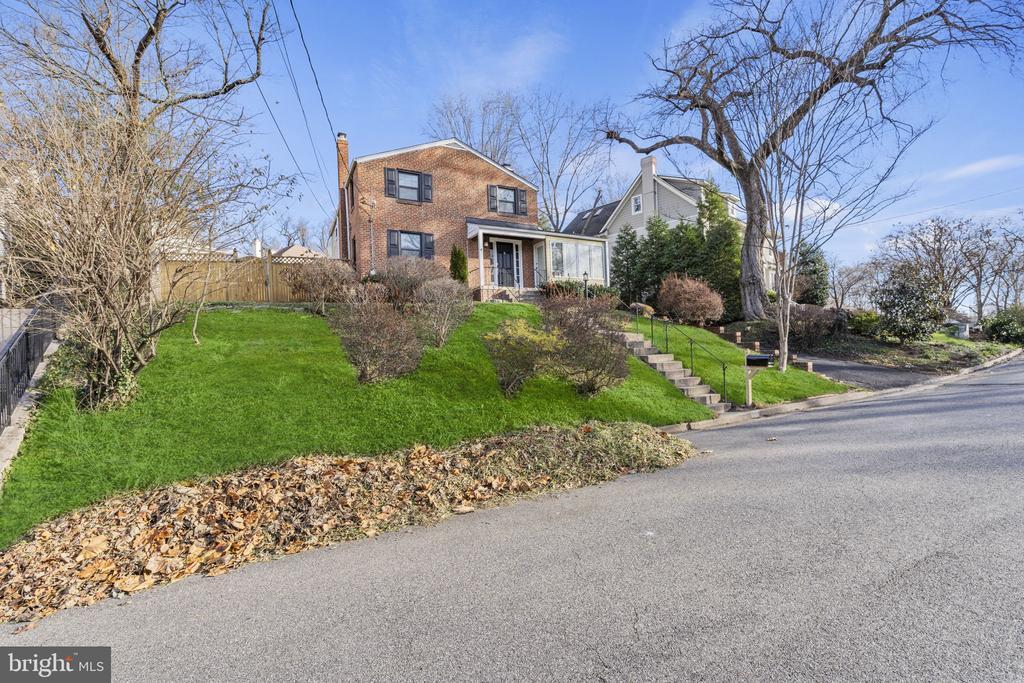 2551 23rd Rd N in Arlington, VA - Building Photo