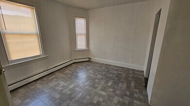 183-185 Babcock St, Unit 3rd floor in Hartford, CT - Building Photo - Building Photo