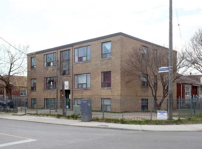 2A Rockcliffe Blvd in Toronto, ON - Building Photo - Building Photo