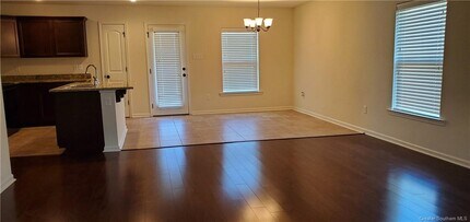 317 Long Hill Dr in Sulphur, LA - Foto de edificio - Building Photo