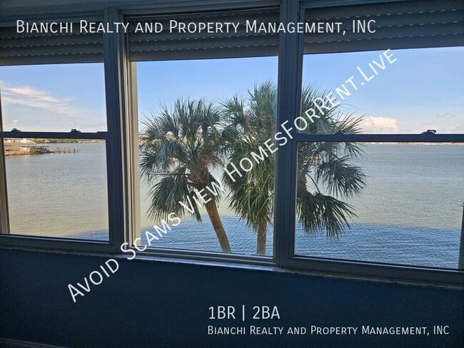 4525 Cove Cir in St. Petersburg, FL - Building Photo - Building Photo
