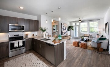 Mera Vintage Park 55+ Active Adult in Houston, TX - Foto de edificio - Building Photo