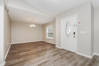 927 Westline Ave in Deltona, FL - Foto de edificio - Building Photo