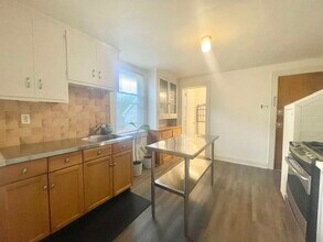 187 W 30th St in Bayonne, NJ - Building Photo - Building Photo