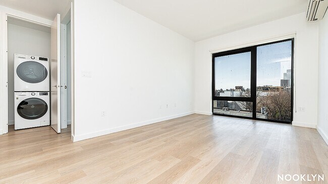 527 Grand Ave, Unit 901 in Brooklyn, NY - Building Photo - Building Photo