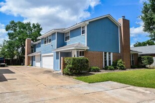 10807 Sugar Hill Dr in Houston, TX - Building Photo