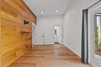 23034 Burbank Blvd in Los Angeles, CA - Building Photo - Building Photo