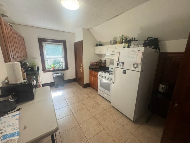 582 Cambridge St, Unit 3 in Boston, MA - Foto de edificio - Building Photo