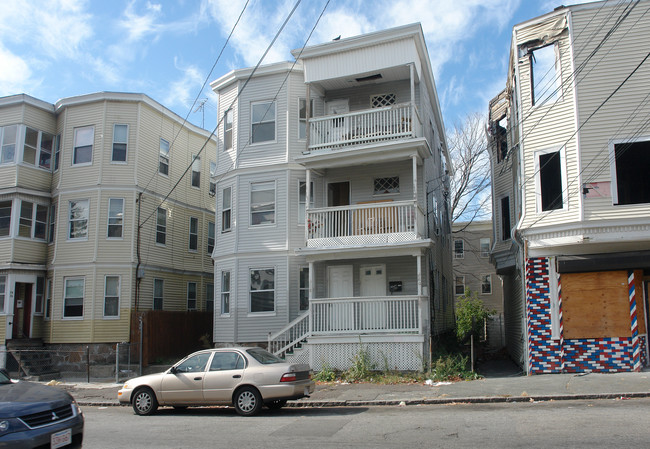 318 Lawrence St in Lawrence, MA - Foto de edificio - Building Photo