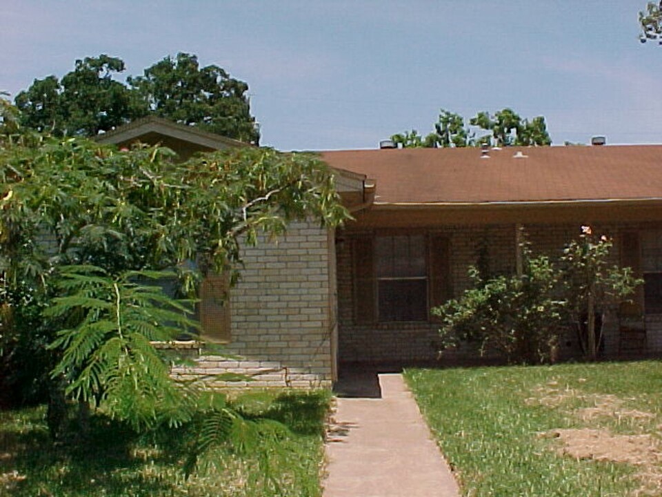 1509-1511 Hillside Dr in College Station, TX - Building Photo