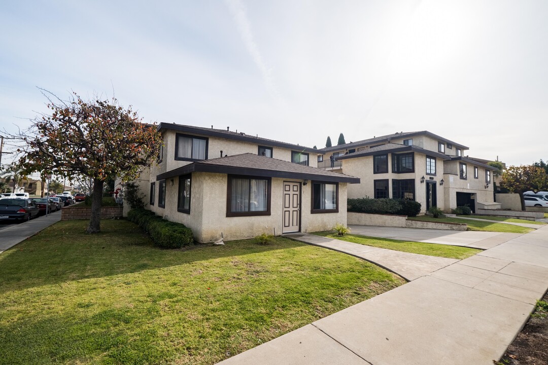 Broadway Apartments in Hawthorne, CA - Foto de edificio