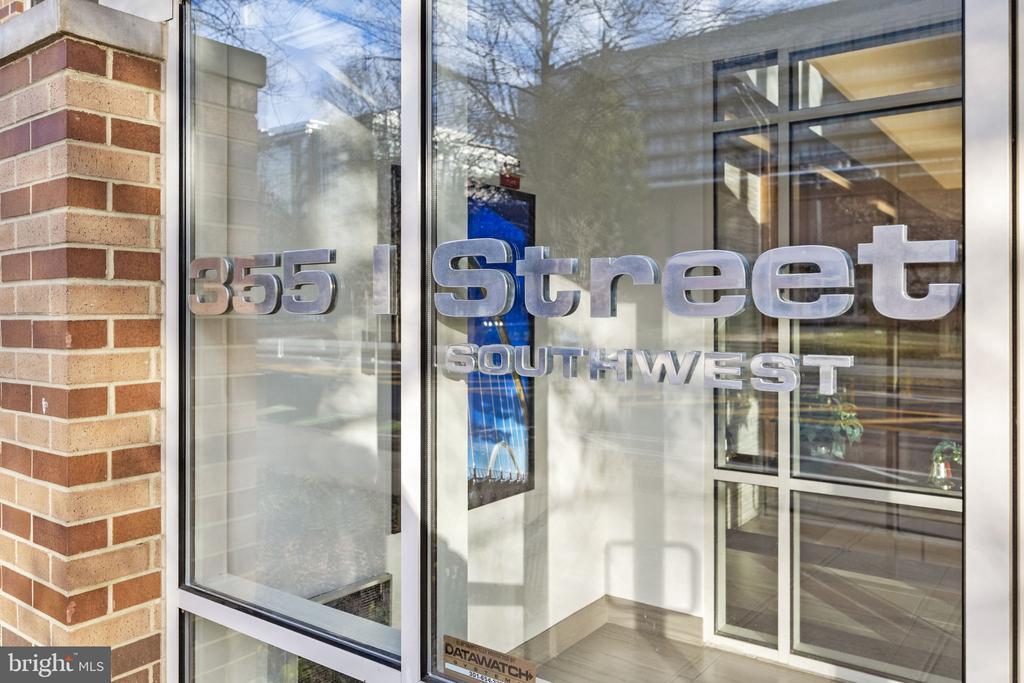 355 I St SW in Washington, DC - Building Photo