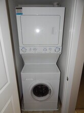 420 16th St SE, Unit 201 in Washington, DC - Foto de edificio - Building Photo