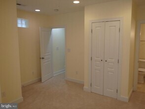 812 5th St NE in Washington, DC - Foto de edificio - Building Photo