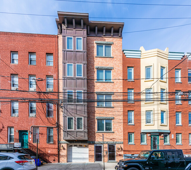 326 Monroe St in Hoboken, NJ - Building Photo - Building Photo