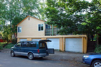 2230-2236 NE Couch St in Portland, OR - Building Photo - Building Photo