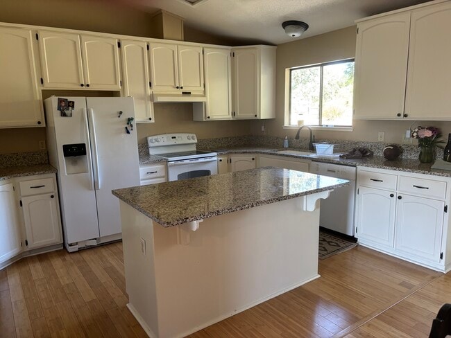 1644 American River Trl in Cool, CA - Building Photo - Building Photo